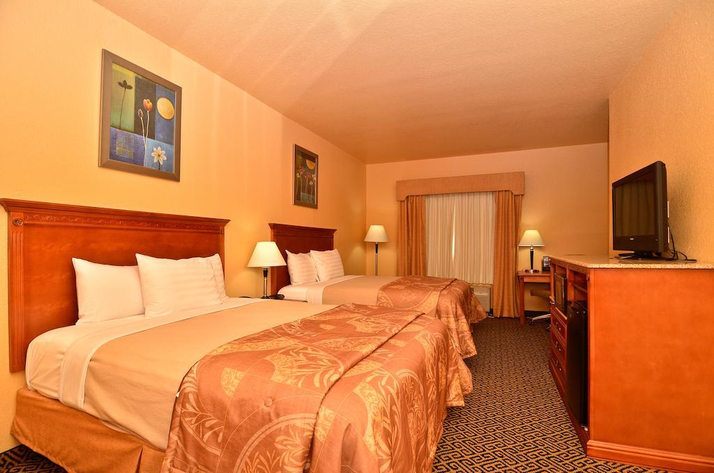 Hiway Inn Express Of Broken Bow Quarto foto