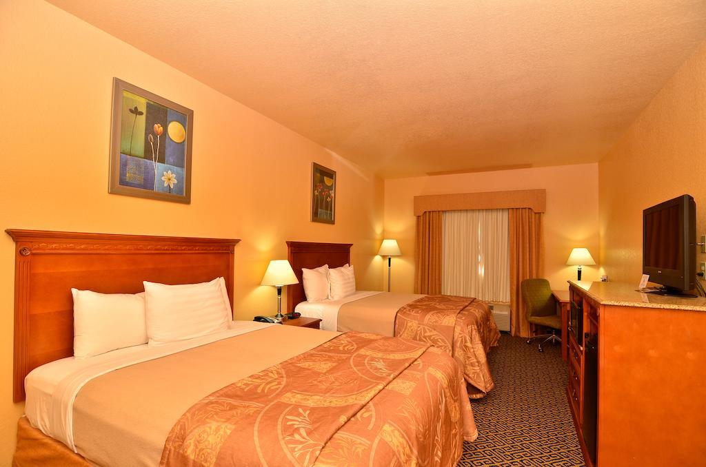 Hiway Inn Express Of Broken Bow Quarto foto