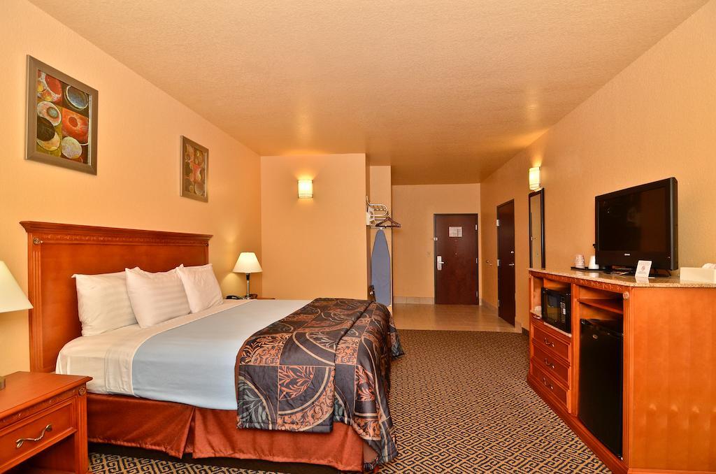 Hiway Inn Express Of Broken Bow Quarto foto