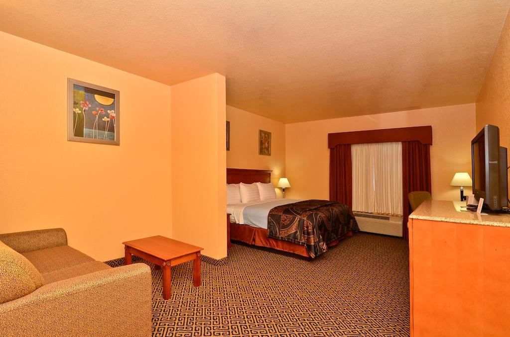 Hiway Inn Express Of Broken Bow Quarto foto